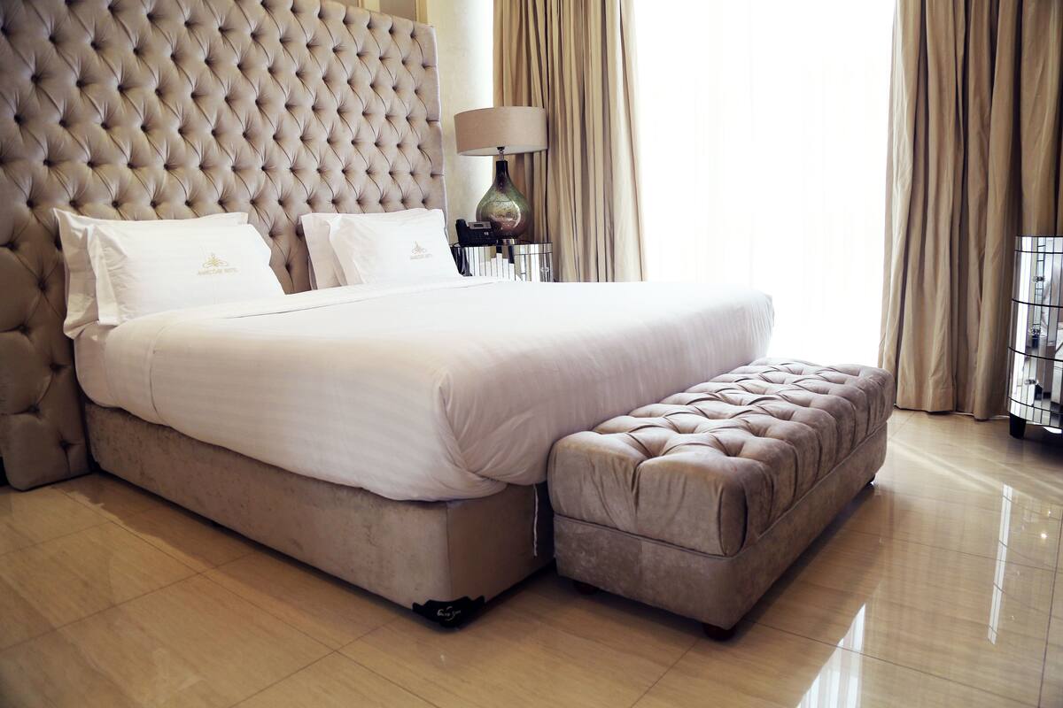 suite | in-room safe, blackout curtains, free wifi, bed sheets