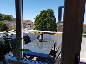 1 quarto, escrivaninha, espaço de trabalho para notebook