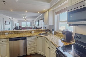 Kühlschrank, Mikrowelle, Geschirrspüler