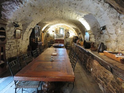 Castle South France with pool, fantastic for family or friends party