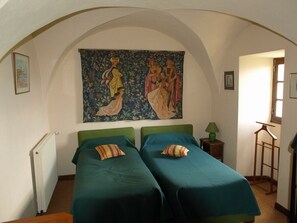 12 bedrooms, in-room safe, desk, iron/ironing board - Castle South France with pool, fantastic for family or friends party (Millau)