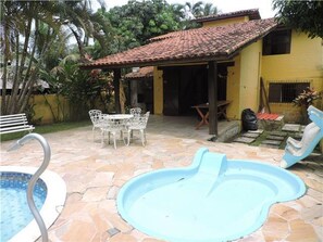 2 utendørsbassenger