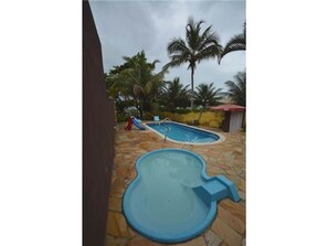 2 utendørsbassenger