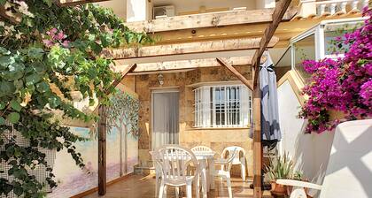 3 Bed refurbished house with air con and shared pool 5 mins walk to Mar Menor