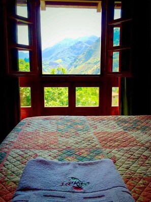 1 soverom, strykejern/-brett, reiseseng for barn og sengetøy