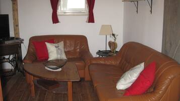 Ferienhaus | Wohnbereich | 32-Zoll-Fernseher mit Satellitenempfang, Kamin, DVD-Player