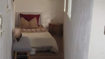 House | 3 bedrooms, iron/ironing board, free WiFi, bed sheets