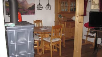 House | In-room dining