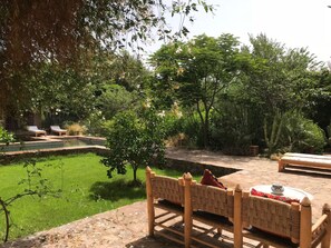 Terrace/patio - Villa d'Hossoun, Luxurious exclusive rental property with HEATED swimming pool (Taroudant)