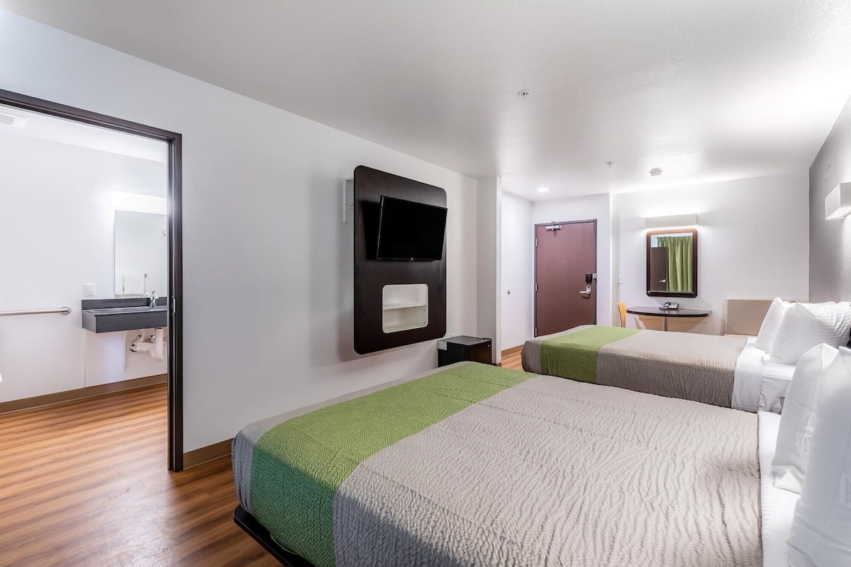 Free WiFi, bed sheets