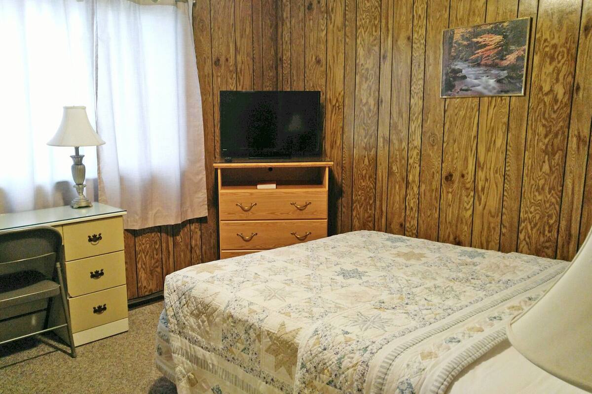 Suite w/ Kitchen, 2 Private Bedrooms | Desk, iron/ironing board, WiFi (free), bed sheets