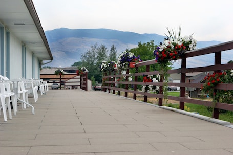Sundeck. Carter Mountain Motel