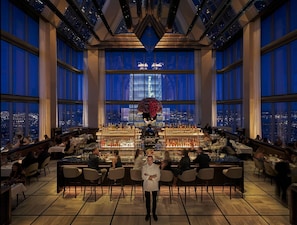 2 restaurants; breakfast, lunch, and dinner served