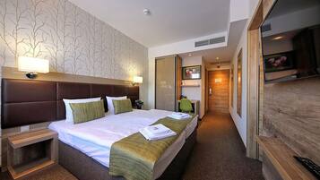 1 bedroom, in-room safe, desk, laptop workspace