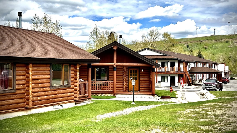 Beartooth Hideaway Inn and Cabins