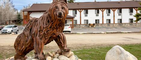 Vista frontal de la propiedad