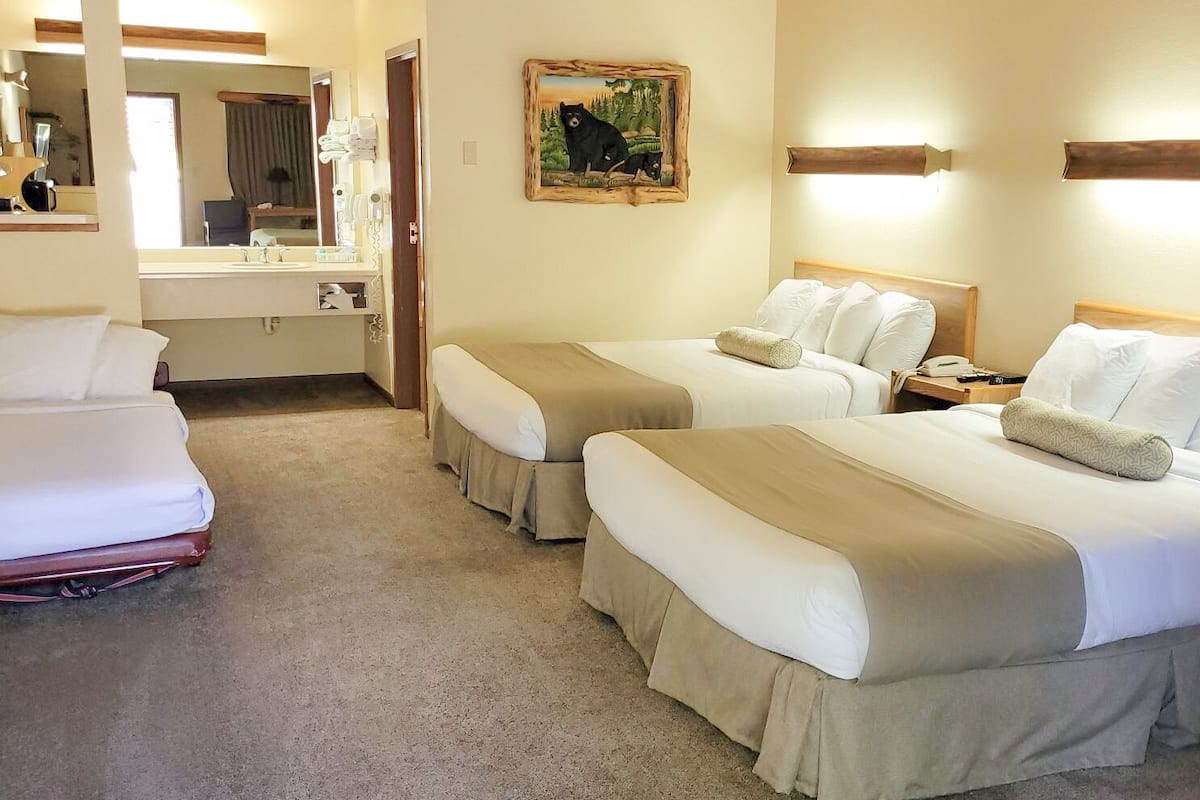 Triple Room, Multiple Beds, Non Smoking | 1 bedroom, down comforters, individually decorated
