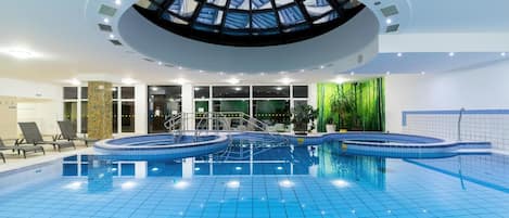 Piscine intérieure