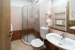 Superior Double Room, Non Smoking | Bilik Mandi | Pancuran mandi, tuala disediakan 