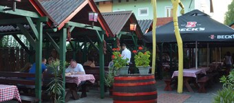 Hotel Napsugár és Gulyás Kunyhó Étterem