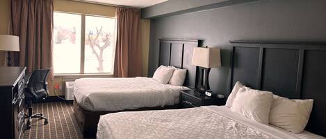 Zimmer, 2 Queen-Betten, Nichtraucher | Schreibtisch, Bügeleisen/Bügelbrett, Bettwäsche