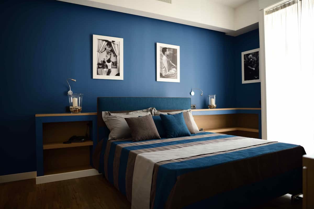 Seprai Frette Italia, seprai premium, minibar, dan brankas