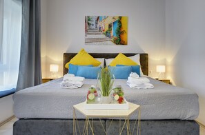 Estudi en suite urbà, 1 llit de matrimoni gran, no fumadors | Habitacions insonoritzades i planxa i posts de planxar 