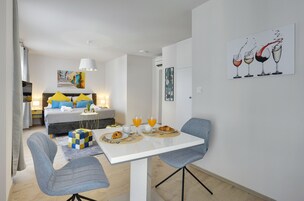 City Studio Suite, 1 King Bed, Non Smoking | Living area | Smart TV