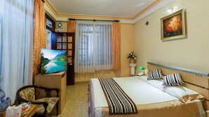 Room (For 2 Guests) | In-room safe, desk, WiFi (free) - Tram Huong Hotel (Da Lat)