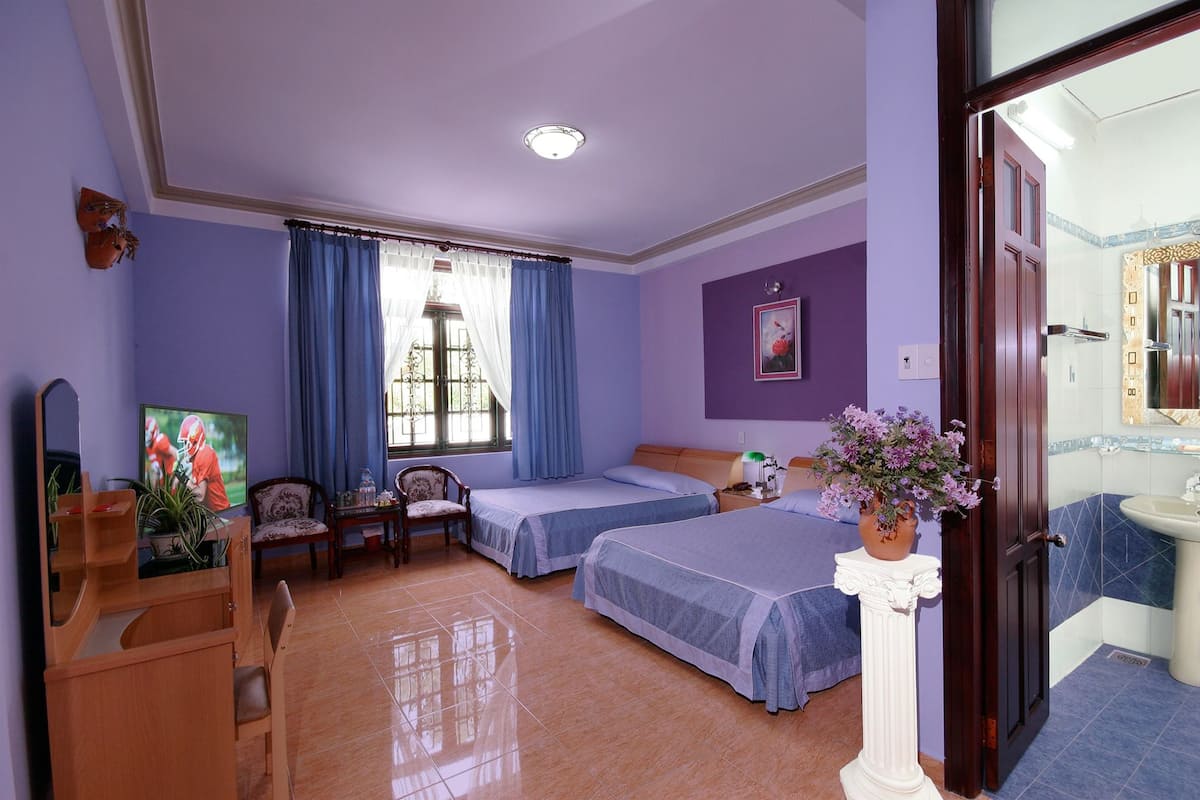 In-room safe, desk, free WiFi