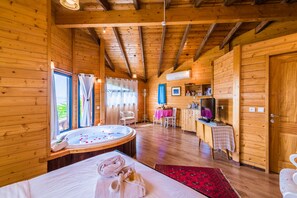 Classic Cabin, 1 Queen Bed, Non Smoking