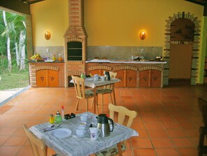 Café da manhã com buffet grátis todos os dias