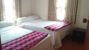 House, Non Smoking | Iron/ironing board, free WiFi, bed sheets