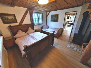 Tradisjonelt småhus, flere senger | Individuelt dekorert, lydisolert, wi-fi (inkludert) og sengetøy