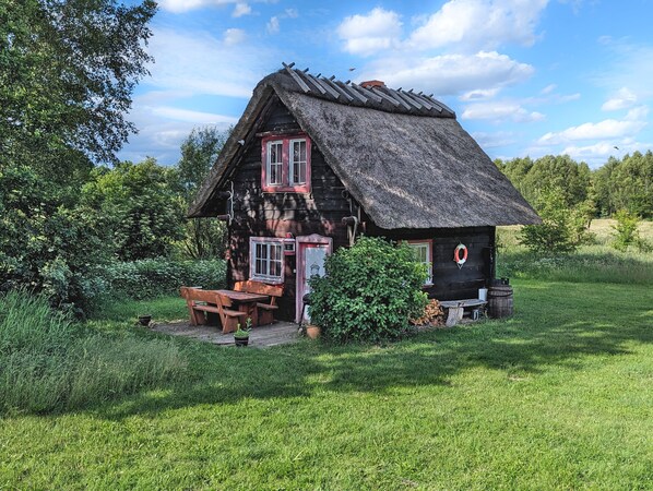 Traditional Cottage, 2 Bedrooms | Individually decorated, soundproofing, free WiFi, bed sheets - Ranczo Annabella (gmina Przybiernów)