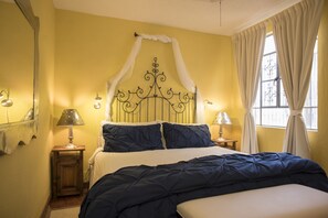 1 sovrum, värdeförvaringsskåp på rummet, skrivbord och gratis wi-fi