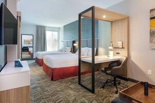 办公桌、熨斗/熨衣板、免费 WiFi、床单