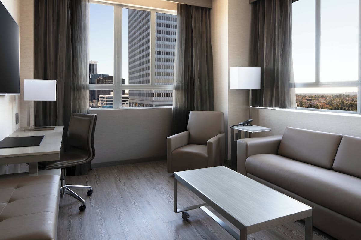 premium bedding, in-room safe, desk, laptop workspace