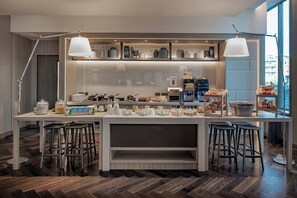 Daily buffet breakfast (GBP 12 per person) - AC Hotel by Marriott Manchester City Centre (Manchester)