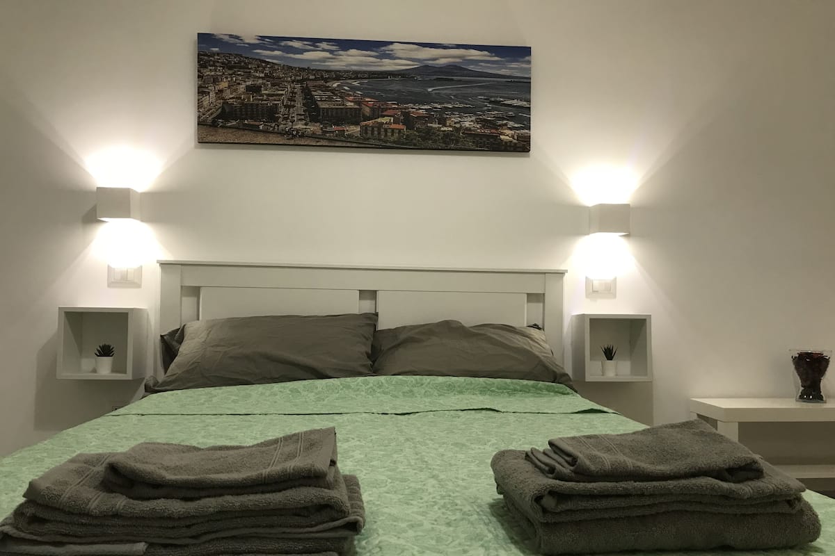 Chambre Double Confort | Coffres-forts dans les chambres, Wi-Fi gratuit, draps fournis