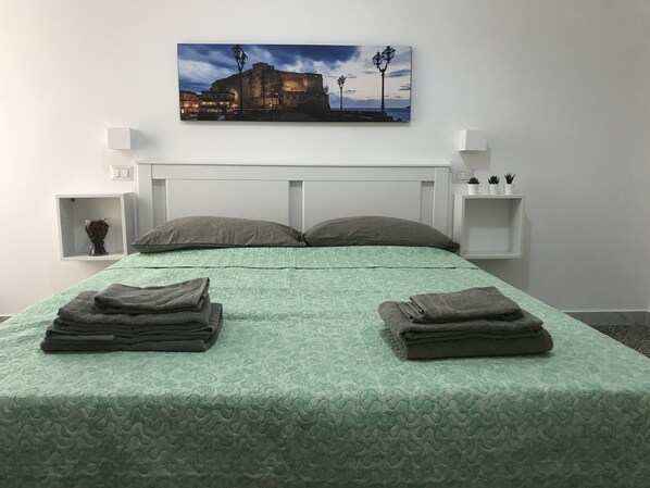 Comfort Triple Room | In-room safe, free WiFi, bed sheets