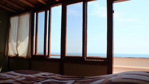 Wifi gratis, decoración personalizada y ropa de cama 