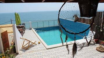 Kolam renang outdoor