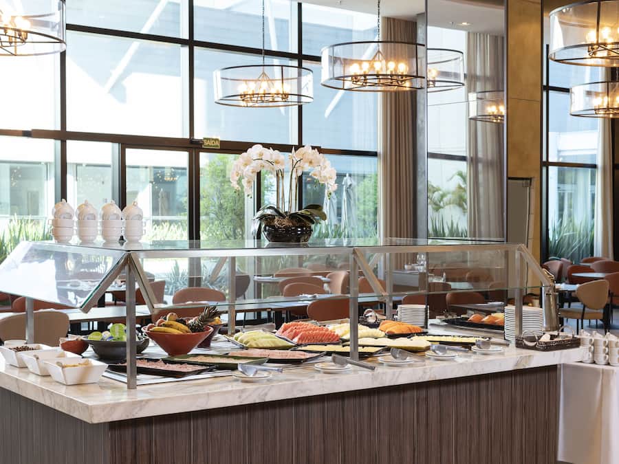 TĂ€gliches inbegriffenes FrĂŒhstĂŒcksbuffet