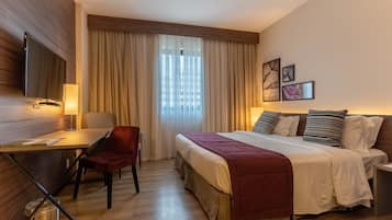 Luxo Double - cama queen size | Frigobar, cofres nos quartos, quartos à prova de som