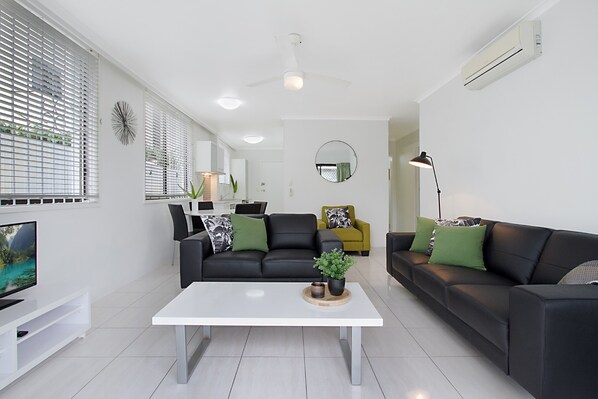 Comfort Apartment, 2 Bedrooms, Beachside | Living room | Flat-screen TV - Jansea 2 (Broadbeach)
