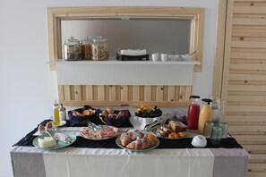 Free daily continental breakfast  - B&B da Peppa (Castellammare del Golfo)