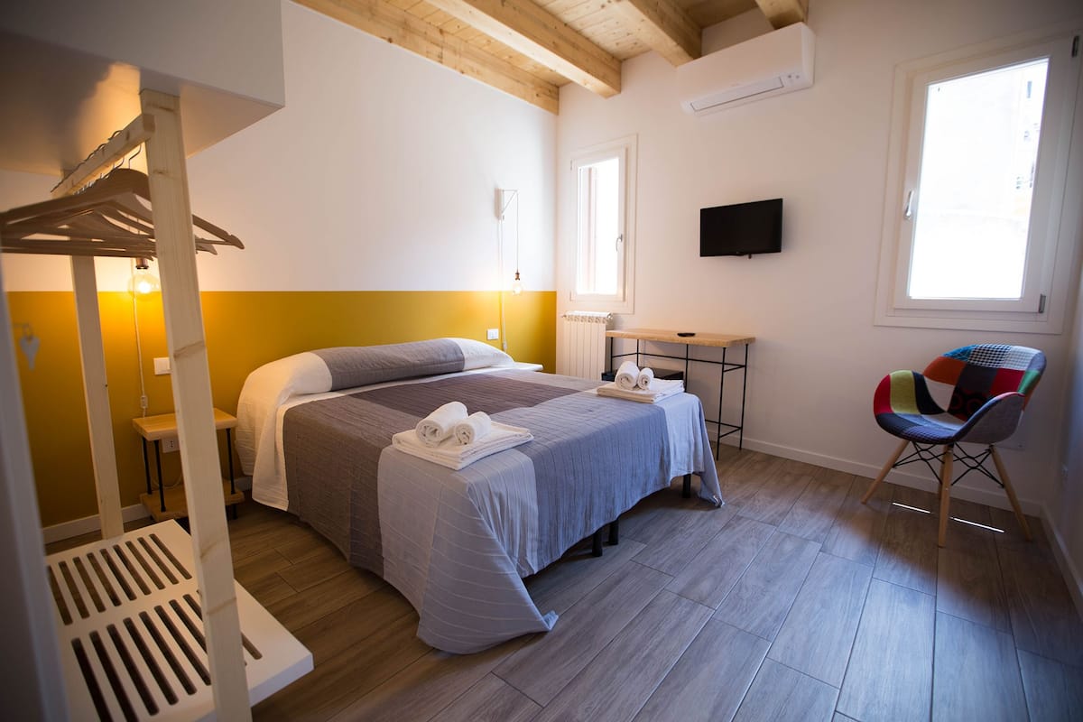 Deluxe kamer, 1 twee- of 2 eenpersoonsbedden | Een minibar, een bureau, geluiddichte muren, gratis babybedden