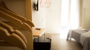 Tremannsrom, tilgjengelighetstilpasset | Minibar, skrivebord, lydisolert og barnesenger (inkludert)