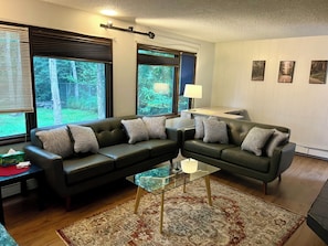 Smart TV, fireplace, DVD player - Your Cozy Anchorage Retreat (Anchorage)